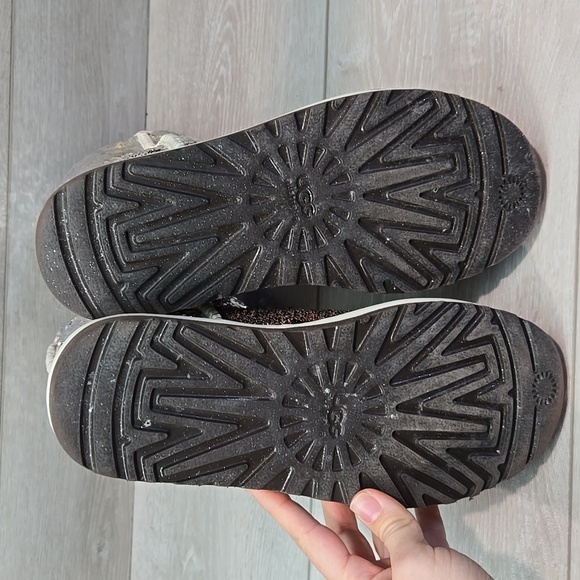 Ugg Australia Women 3353 Sequin-Embellished Sheepskin Boots Shoes Sz 8 - Picture 12 of 12